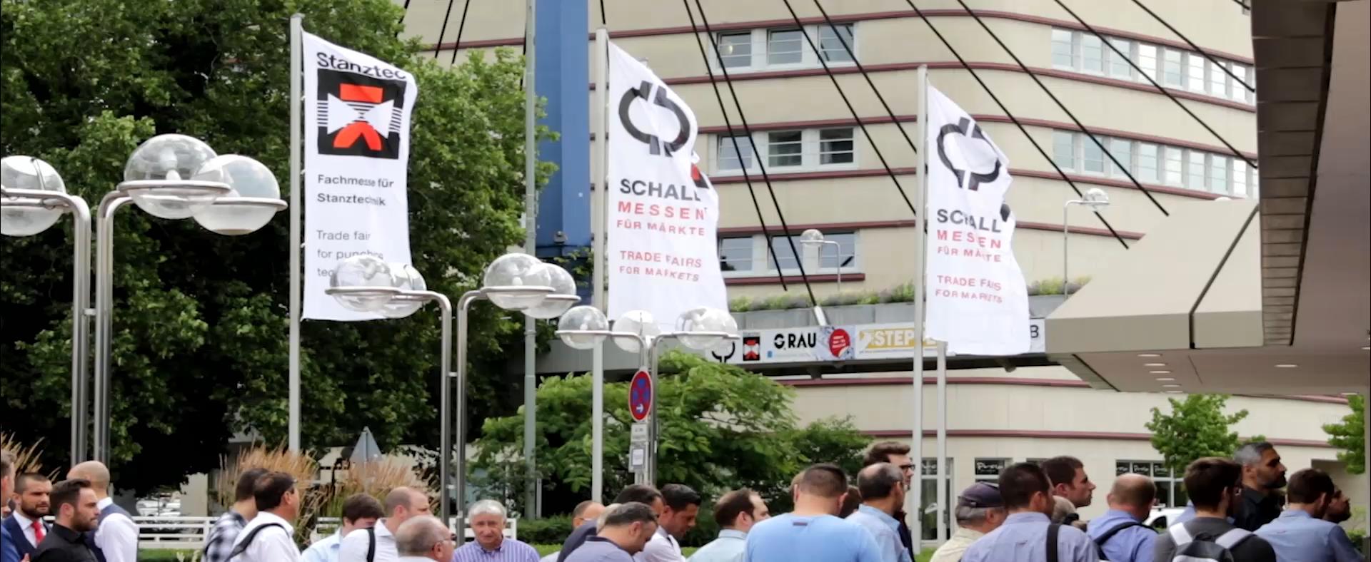 Besucher in Außenbereich